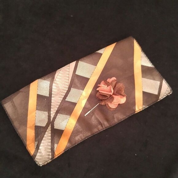 MEN'S POCKET SQUARE AND LAPEL PIN FLOWER #18. - Picture 1 of 4